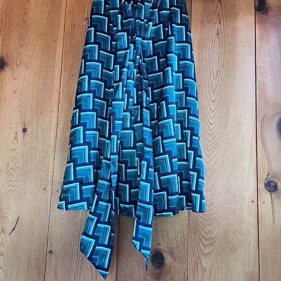 CLOSE OUT SALE: Banana Republic Silky Navy & Green Sleeveless Blouse - Small - Picture 7 of 7